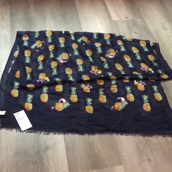 Vera Bradley Soft Fringe Scarf 100% Rayon Toucan Party Print 30”W x 72” L NWT - Picture 2 of 16